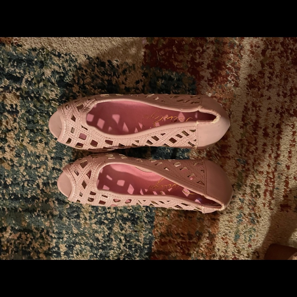 Privilege size 6 heels